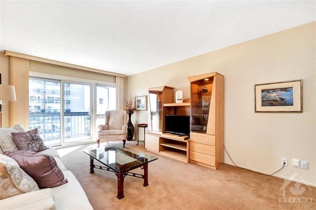 158 Mcarthur Avenue, Condo with 2 bedrooms, 1 bathrooms and 1 parking in Ottawa ON | Image 5