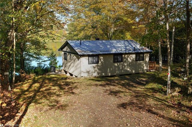 1019 Parsons Point Lane, House detached with 3 bedrooms, 1 bathrooms and 3 parking in South Frontenac ON | Image 2