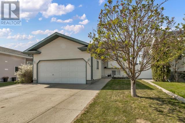2375 Hatcher Drive Ne, House detached with 4 bedrooms, 3 bathrooms and 4 parking in Medicine Hat AB | Image 1