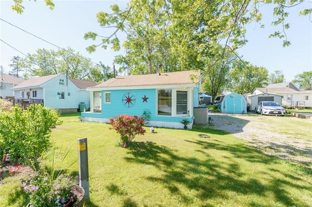 1070 Lakeshore Road, House detached with 2 bedrooms, 1 bathrooms and 2 parking in Haldimand County ON | Image 1