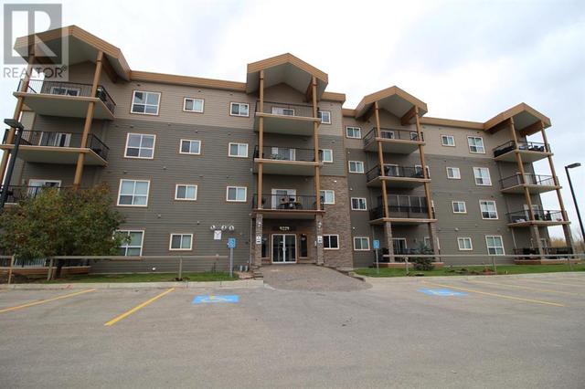 401, - 9229 Lakeland Drive, Condo with 2 bedrooms, 2 bathrooms and 1 parking in Grande Prairie AB | Card Image