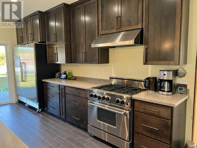 Commercial grade Stainless appliances | Image 9