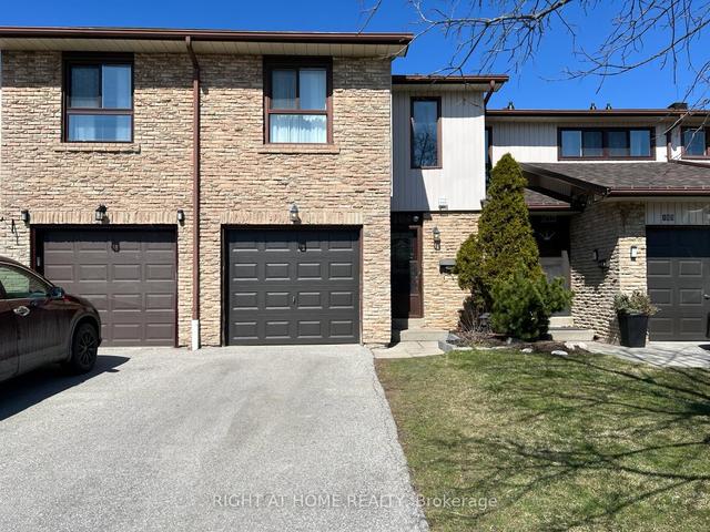 104 Dawson Cres, Townhouse with 3 bedrooms, 3 bathrooms and 3 parking in Brampton ON | Image 25