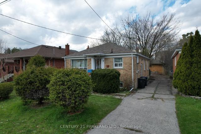 16 Madawaska Ave, House detached with 3 bedrooms, 2 bathrooms and 4 parking in Toronto ON | Image 1
