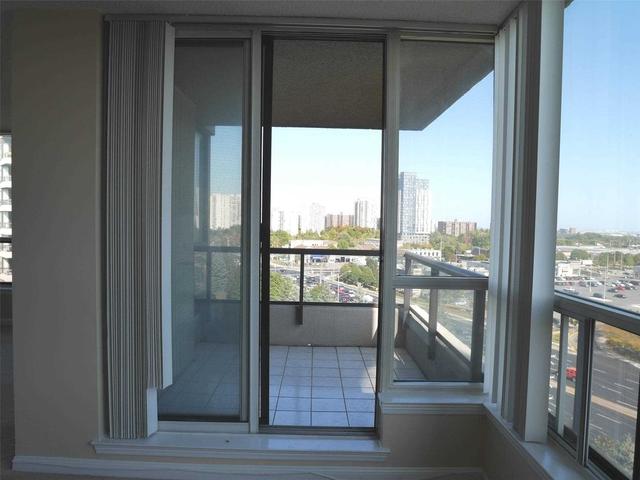 913 - 12 Laurelcrest St, Condo with 2 bedrooms, 2 bathrooms and 1 parking in Brampton ON | Image 5