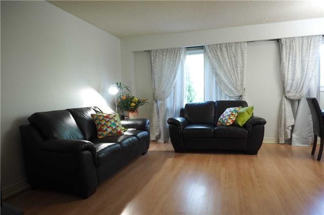 86 Croach Cres, House attached with 3 bedrooms, 3 bathrooms and 1 parking in Toronto ON | Image 4