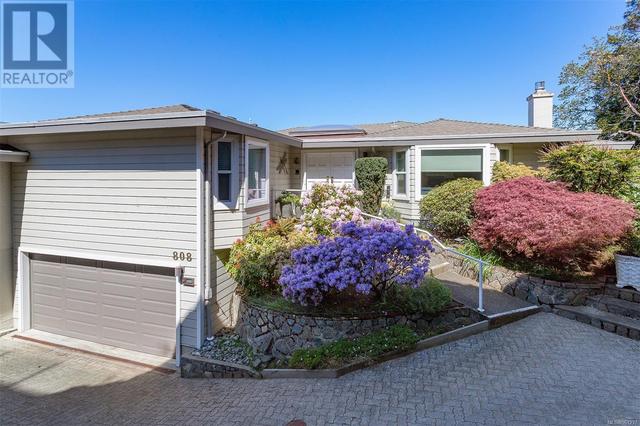 808 - 2829 Arbutus Rd, House attached with 3 bedrooms, 3 bathrooms and 2 parking in Saanich BC | Image 14