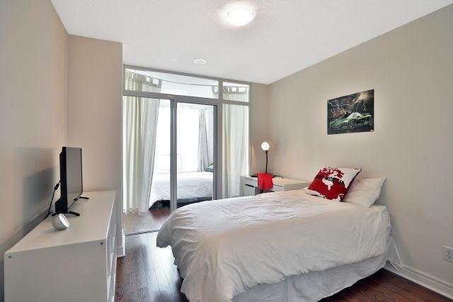 1003 - 156 Enfield Pl, Condo with 2 bedrooms, 2 bathrooms and 1 parking in Mississauga ON | Image 12