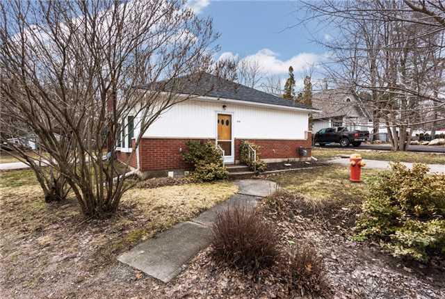 806 Adams Rd, House detached with 3 bedrooms, 1 bathrooms and 4 parking in Innisfil ON | Image 3
