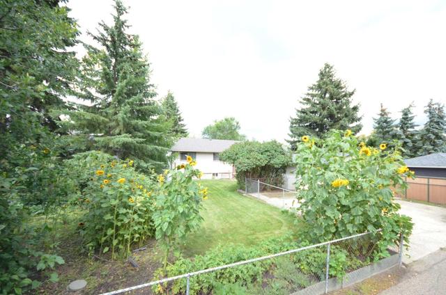 4137 40 Street, House detached with 3 bedrooms, 1 bathrooms and 3 parking in Red Deer AB | Image 2