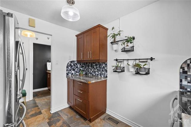 a - 1774 Lamoureux Drive, Townhouse with 3 bedrooms, 2 bathrooms and 1 parking in Ottawa ON | Image 10
