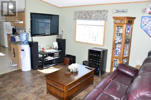 7948 97 Avenue, Home with 3 bedrooms, 2 bathrooms and 2 parking in Peace River AB | Image 11
