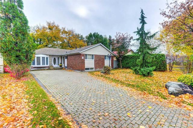 31 Burgby Ave, House detached with 3 bedrooms, 2 bathrooms and 5 parking in Brampton ON | Image 2