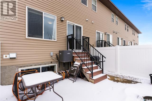 127 Plains Circle, House attached with 3 bedrooms, 3 bathrooms and null parking in Pilot Butte SK | Image 36
