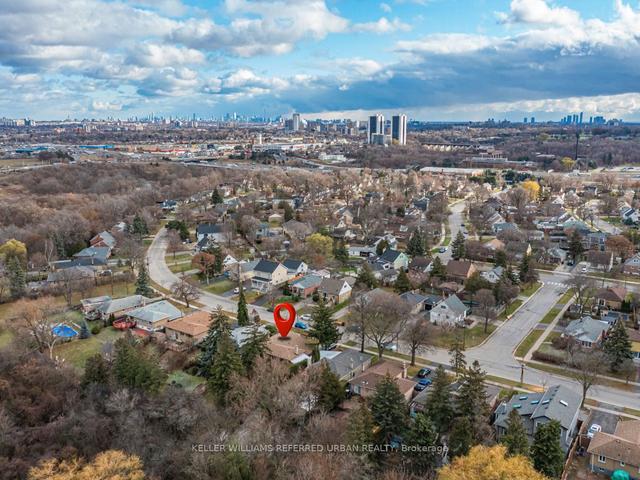 84 Hadrian Dr, House detached with 2 bedrooms, 2 bathrooms and 5 parking in Toronto ON | Image 35