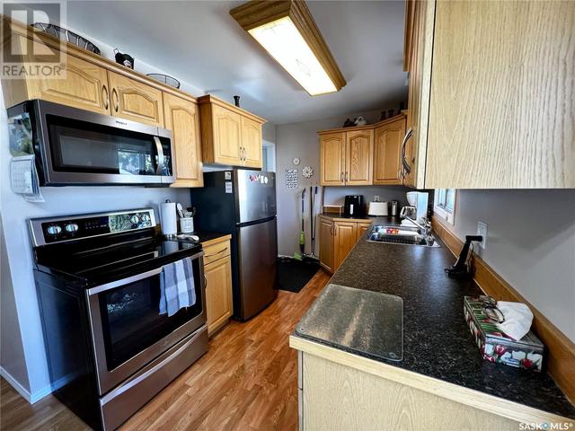 453 3rd Avenue Se, House detached with 3 bedrooms, 2 bathrooms and null parking in Swift Current SK | Image 4