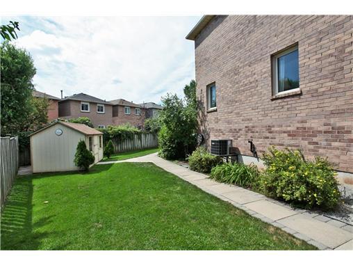 1356 Hazel Mccleary Dr, House attached with 3 bedrooms, 3 bathrooms and null parking in Oakville ON | Image 2