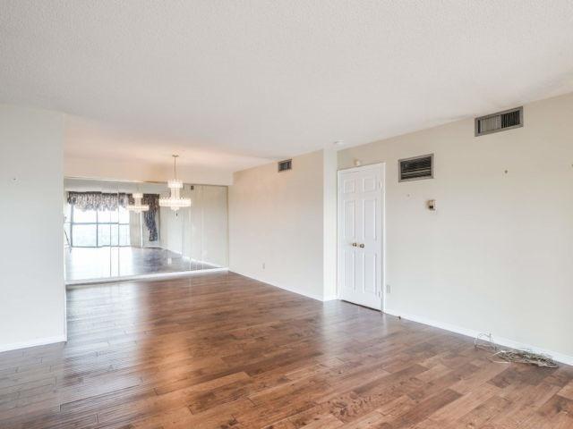 1001 - 4235 Sherwoodtowne Blvd, Condo with 3 bedrooms, 3 bathrooms and 1 parking in Mississauga ON | Image 6