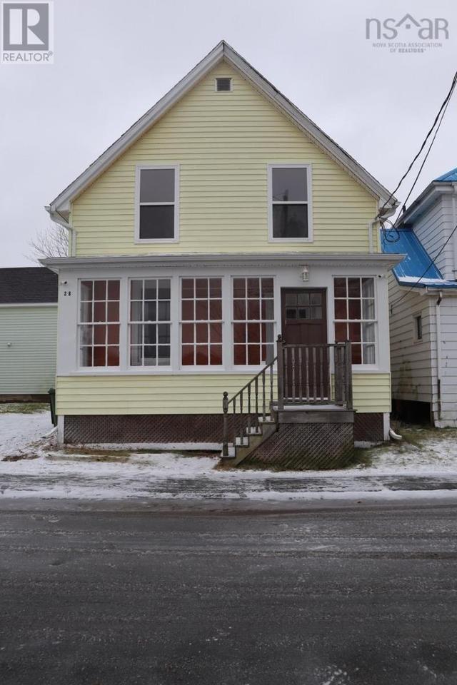 28 Centre Street, House detached with 2 bedrooms, 1 bathrooms and null parking in Truro NS | Card Image