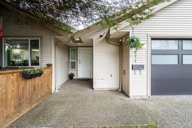 35261 Shook Road, House detached with 3 bedrooms, 2 bathrooms and null parking in Mission BC | Image 2
