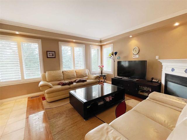 2378 Nichols Dr, House semidetached with 3 bedrooms, 4 bathrooms and 3 parking in Oakville ON | Image 3