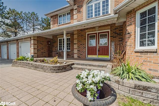 2 Simoro Crescent, House detached with 5 bedrooms, 2 bathrooms and 15 parking in Oro Medonte ON | Image 2
