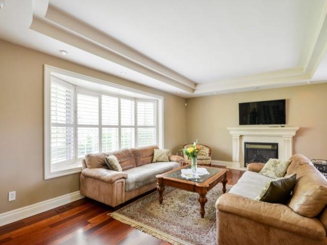 211 Radley Rd, House detached with 4 bedrooms, 4 bathrooms and 4 parking in Mississauga ON | Image 3