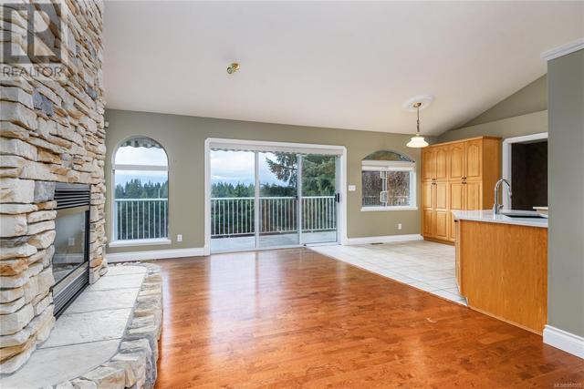 1115 Evergreen Ave, House detached with 5 bedrooms, 3 bathrooms and 2 parking in Courtenay BC | Image 7
