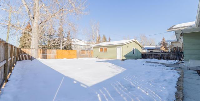 304 Lake Bonavista Drive Se, House detached with 4 bedrooms, 2 bathrooms and 2 parking in Calgary AB | Image 16