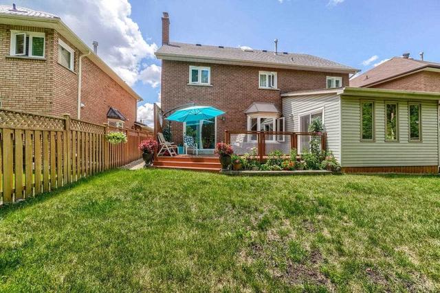 34 Moorehead Cres, House detached with 4 bedrooms, 4 bathrooms and 4 parking in Brampton ON | Image 33