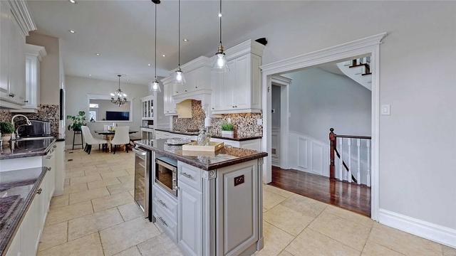 36 Regent St, House detached with 6 bedrooms, 5 bathrooms and 7 parking in Richmond Hill ON | Image 4