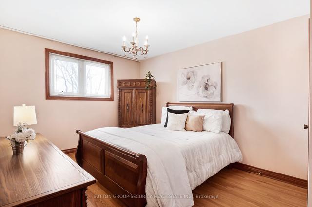 1128 Glengrove Ave W, House detached with 3 bedrooms, 4 bathrooms and 3 parking in Toronto ON | Image 9