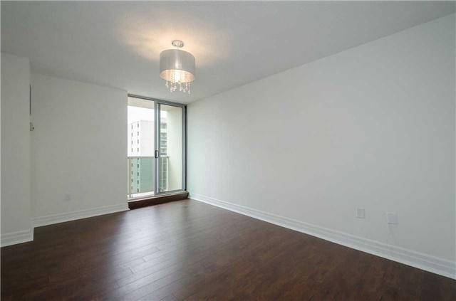2010 - 812 Burnhamthorpe Rd, Condo with 3 bedrooms, 2 bathrooms and 1 parking in Toronto ON | Image 9
