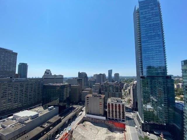 2405 - 1 Yorkville Ave, Condo with 3 bedrooms, 2 bathrooms and 1 parking in Toronto ON | Image 10