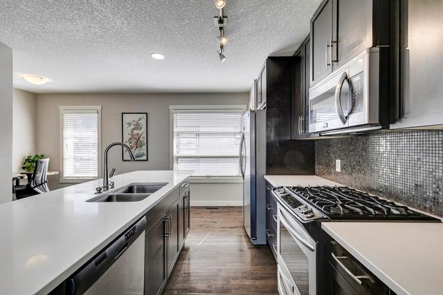 35 Aspen Hills Green Sw, Home with 2 bedrooms, 2 bathrooms and 2 parking in Calgary AB | Image 8