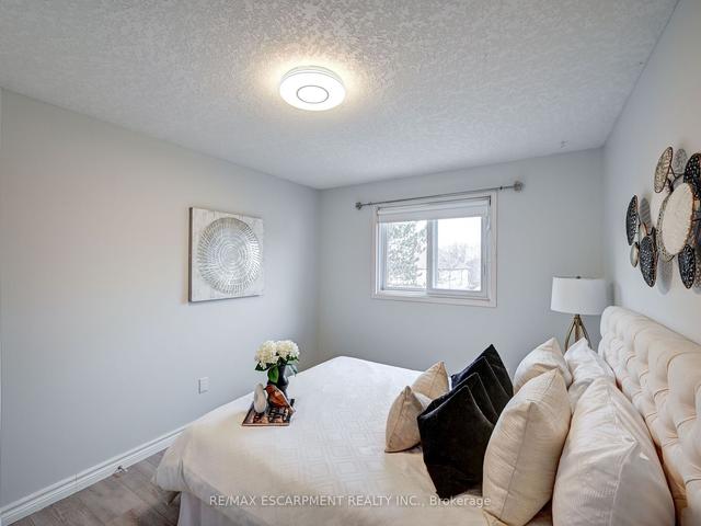 216 Pastern Tr, House detached with 3 bedrooms, 3 bathrooms and 3 parking in Waterloo ON | Image 18