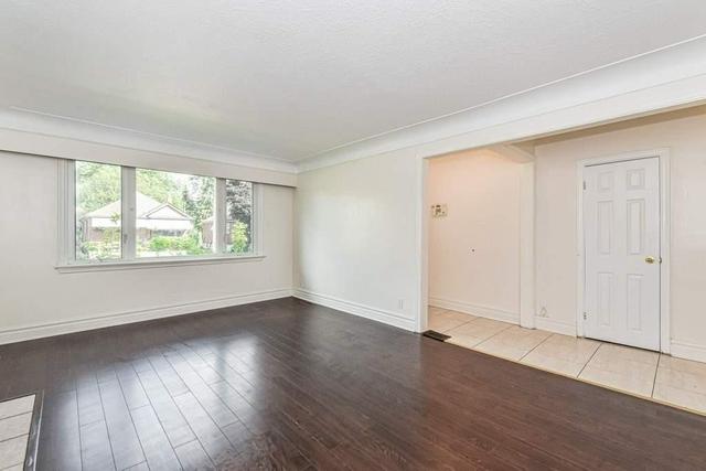 40 West 3rd St, House detached with 3 bedrooms, 1 bathrooms and 2 parking in Hamilton ON | Image 3