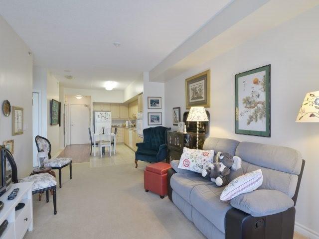 1003 - 810 Scollard Crt, Condo with 1 bedrooms, 1 bathrooms and 1 parking in Mississauga ON | Image 7