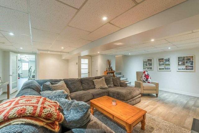 84 Dunn St, House detached with 3 bedrooms, 2 bathrooms and 5 parking in Kawartha Lakes ON | Image 11