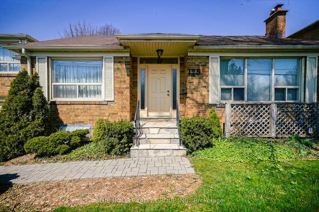 128 York Mills Rd, House detached with 3 bedrooms, 2 bathrooms and 3 parking in Toronto ON | Image 28