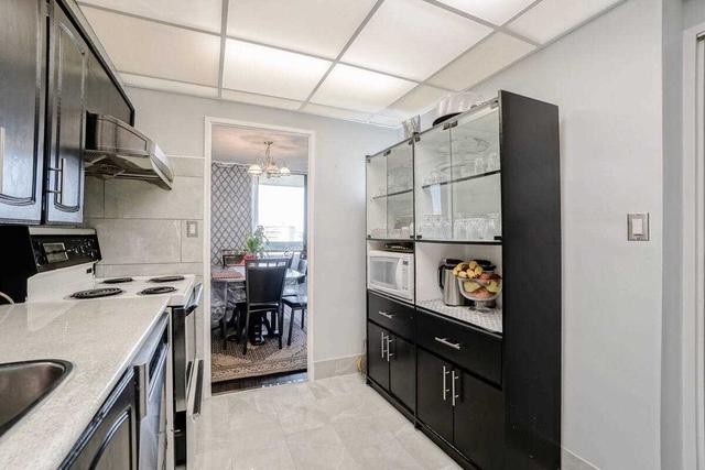 1607 - 11 Wincott Dr, Condo with 3 bedrooms, 2 bathrooms and 1 parking in Toronto ON | Image 8