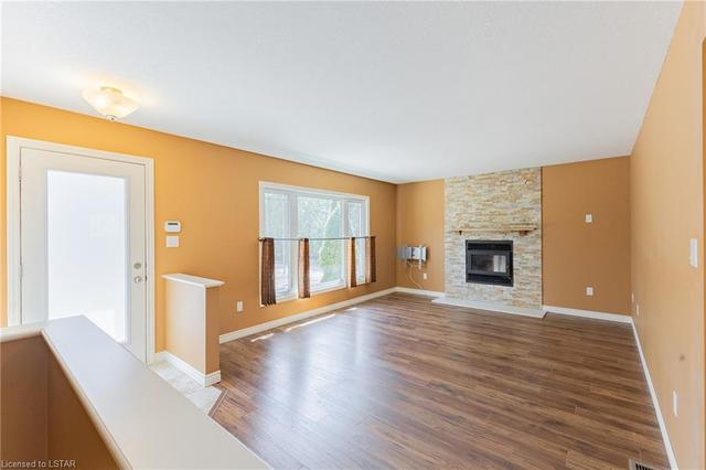 6782 East Parkway Drive, House detached with 5 bedrooms, 2 bathrooms and 16 parking in Lambton Shores ON | Image 6