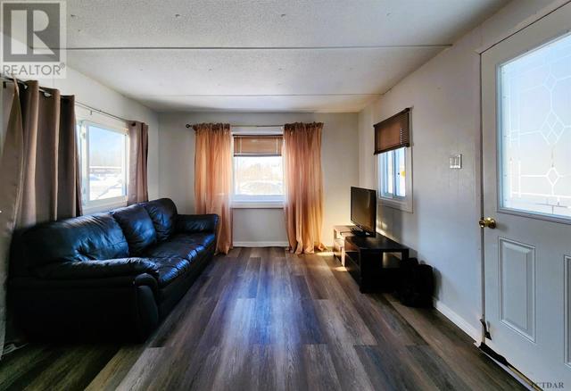 150 Burnside Dr # 7, Home with 2 bedrooms, 1 bathrooms and null parking in Kirkland Lake ON | Image 4
