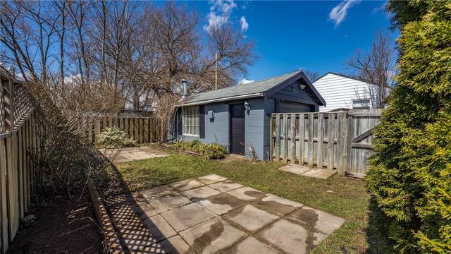 127 Superior St, House detached with 2 bedrooms, 1 bathrooms and 4 parking in Brantford ON | Image 3