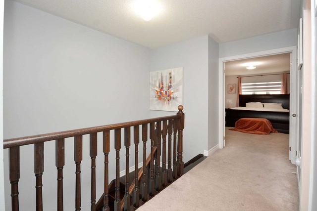 885 Transom Cres, House attached with 3 bedrooms, 3 bathrooms and 3 parking in Milton ON | Image 21