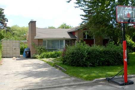 29 Southwell Dr, House detached with 3 bedrooms, 2 bathrooms and 2 parking in Toronto ON | Image 1