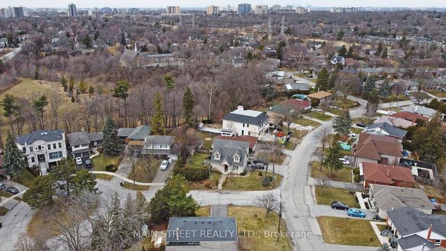 1 Hillavon Dr, House detached with 3 bedrooms, 2 bathrooms and 6 parking in Toronto ON | Image 32