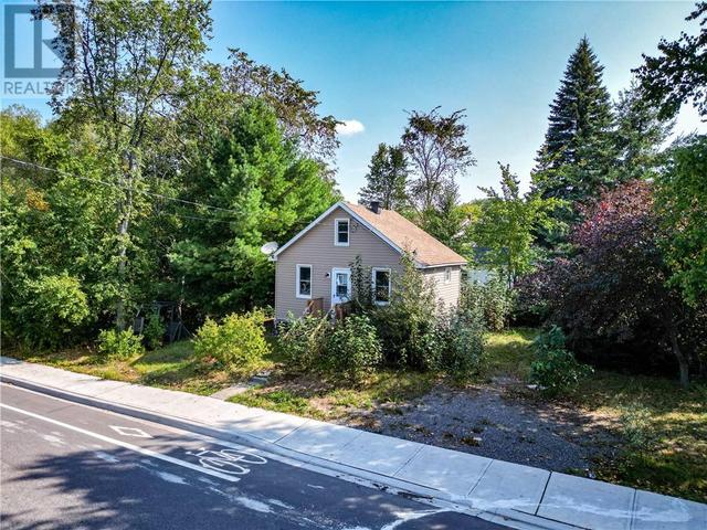 846 Martindale Road, House detached with 2 bedrooms, 1 bathrooms and null parking in Greater Sudbury ON | Image 3