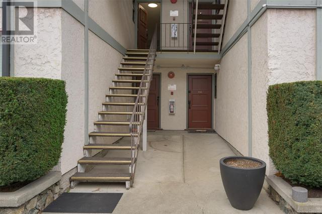 201 - 1625 Belmont Ave, Condo with 2 bedrooms, 2 bathrooms and 1 parking in Victoria BC | Image 4