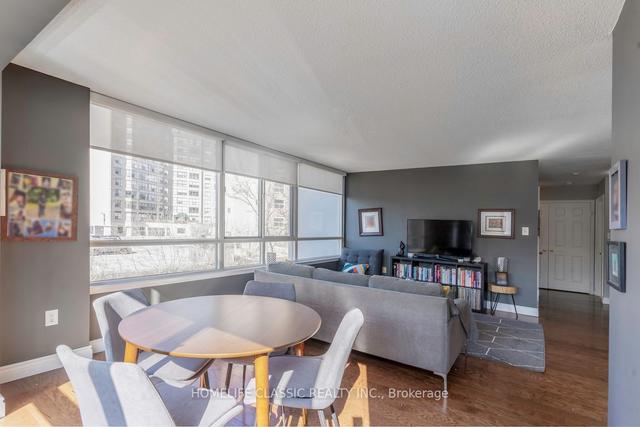 210 - 270 Davis Dr, Condo with 2 bedrooms, 2 bathrooms and 1 parking in Newmarket ON | Image 2